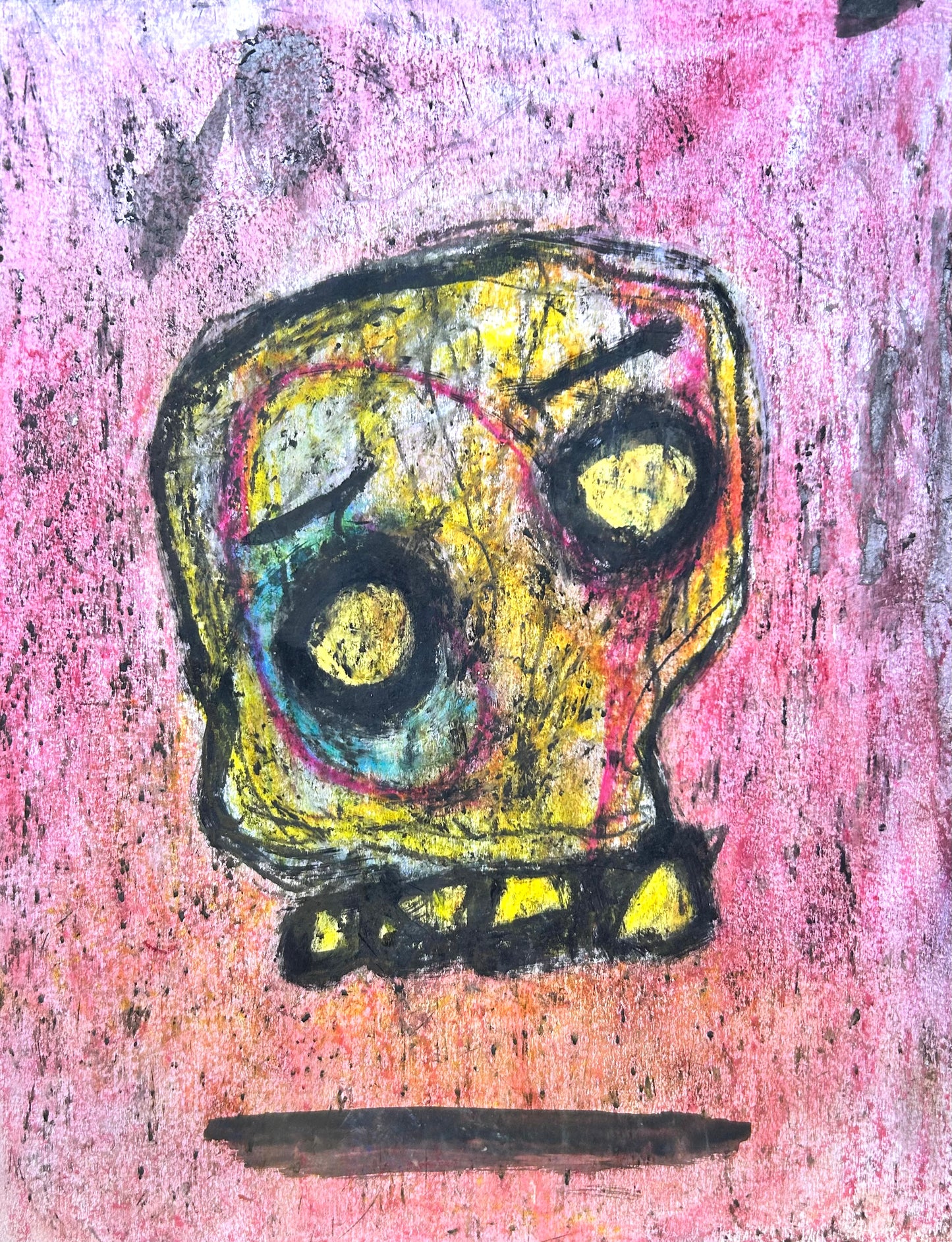 Cráneo amarillo sobre rosa